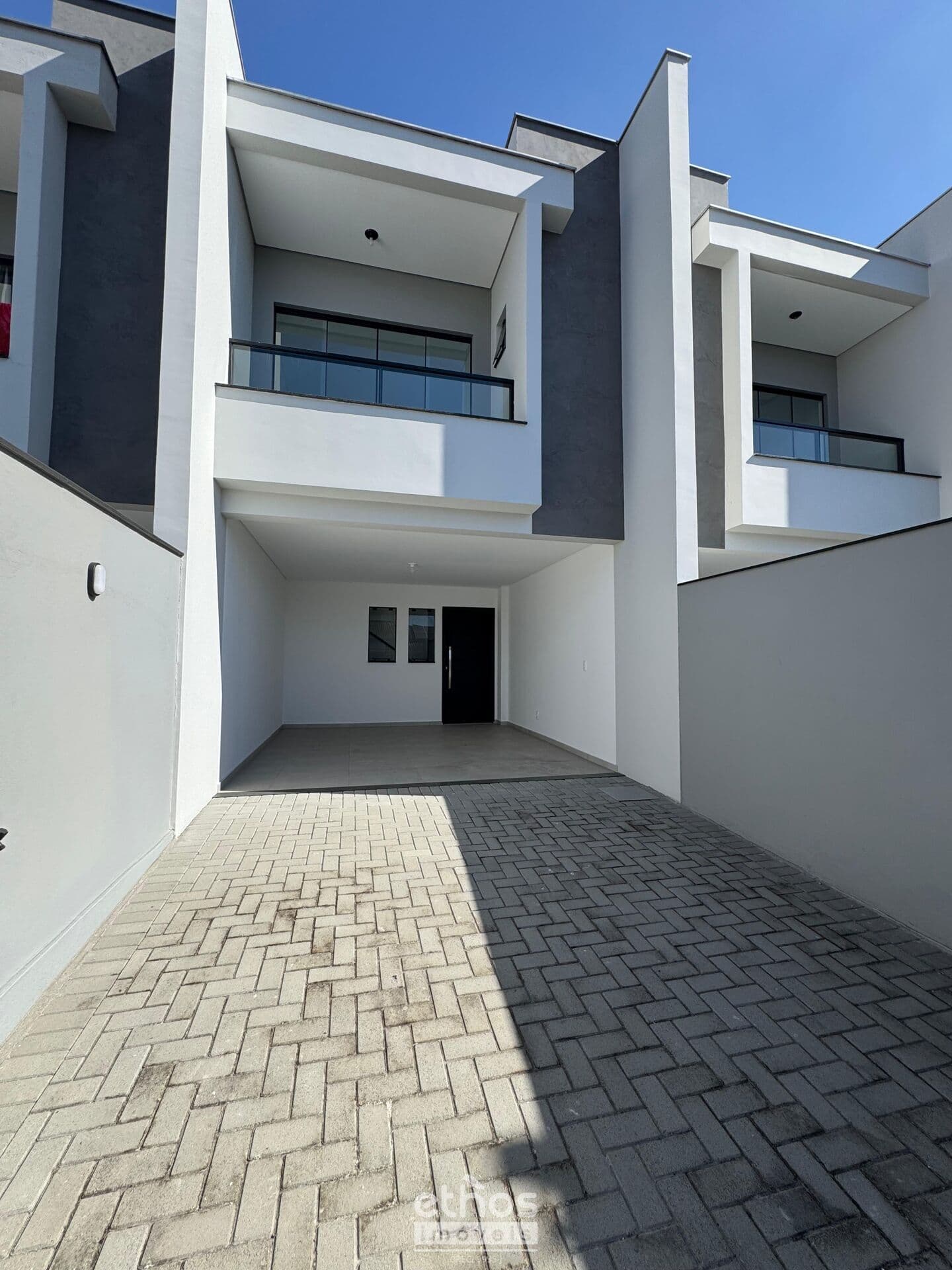 Duplex pronto para morar no Costa e Silva – moderno e espaçoso