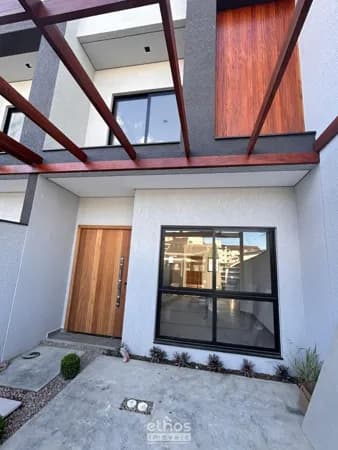 Sobrado em Joinville - Saguaçu