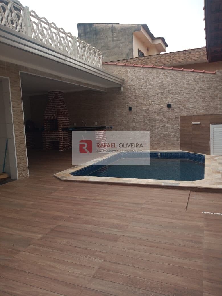 Casa a venda 3 dormitórios, 4 banheiros, 4 vagas de garagem no bairro Ocian, Praia Grande - SP