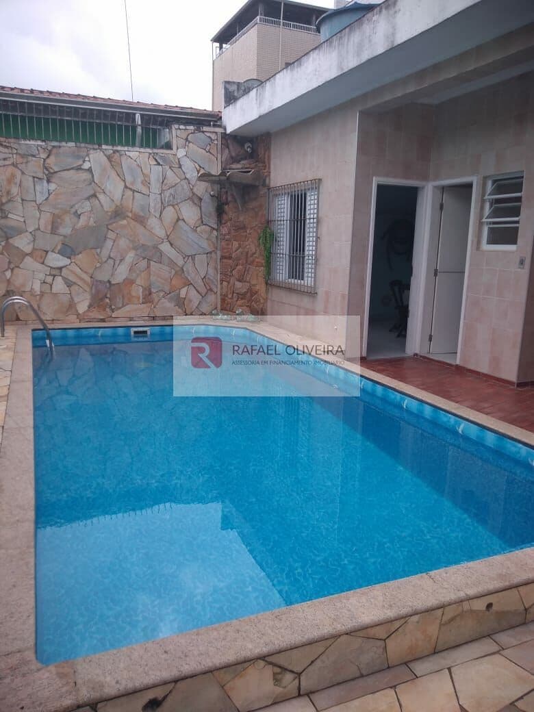 Casa Térrea 2 dormitórios, 1 suíte, 4 garagens, Piscina, Ocian - Praia Grande, SP