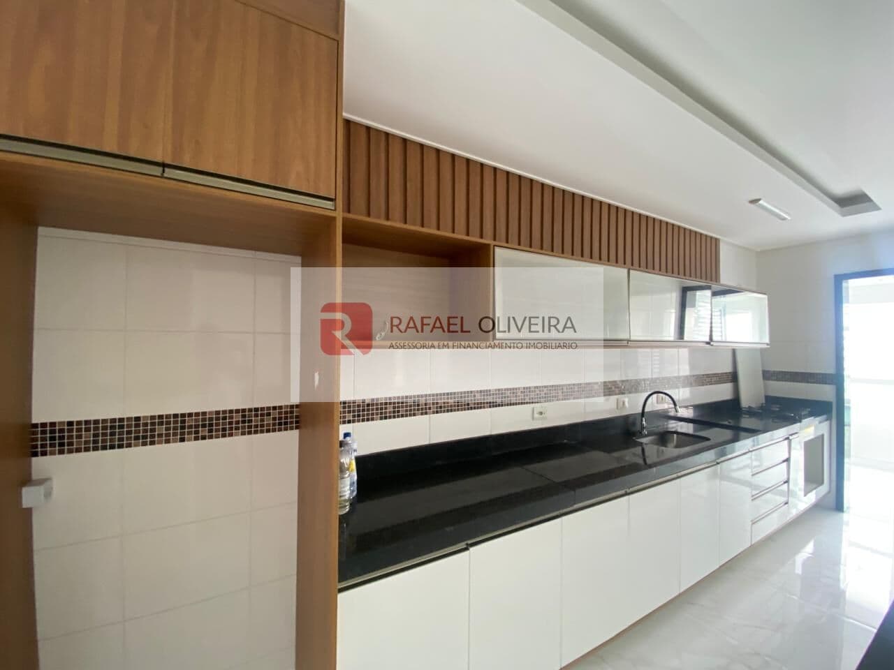 Apartamento 2 dormitorios, 2 banheiros, 1 vaga, 600 metros da praia, ao lado da feirinha do Caiçara, Praia Grande/SP