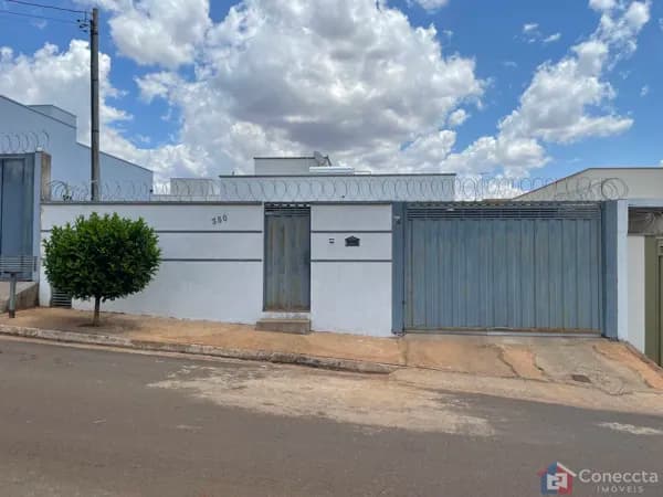 Casa à Venda no Afonso Queiroz em Patos de Minas com Churrasqueira