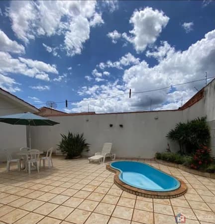 Casa com Piscina à Venda no Novo Horizonte – 3 Quartos e Espaço Gourmet!