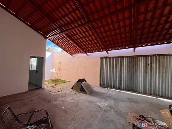 Casa à Venda no Bairro Jardim Vitória em Patos de Minas | Lote Amplo e 4 Vagas