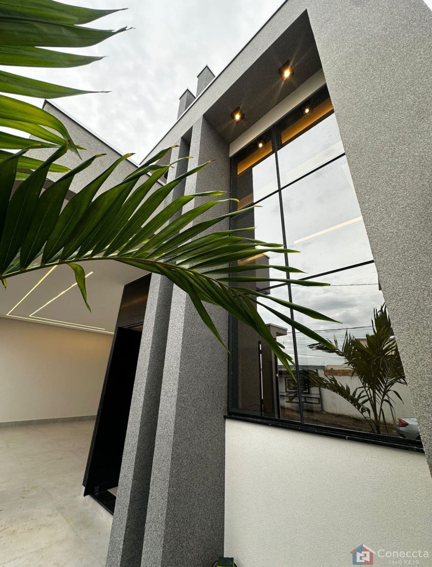 Casa Moderna com Piscina à Venda no Jardim Panorâmico em Patos de Minas – 3 Quartos e Acabamento de Alto Padrão