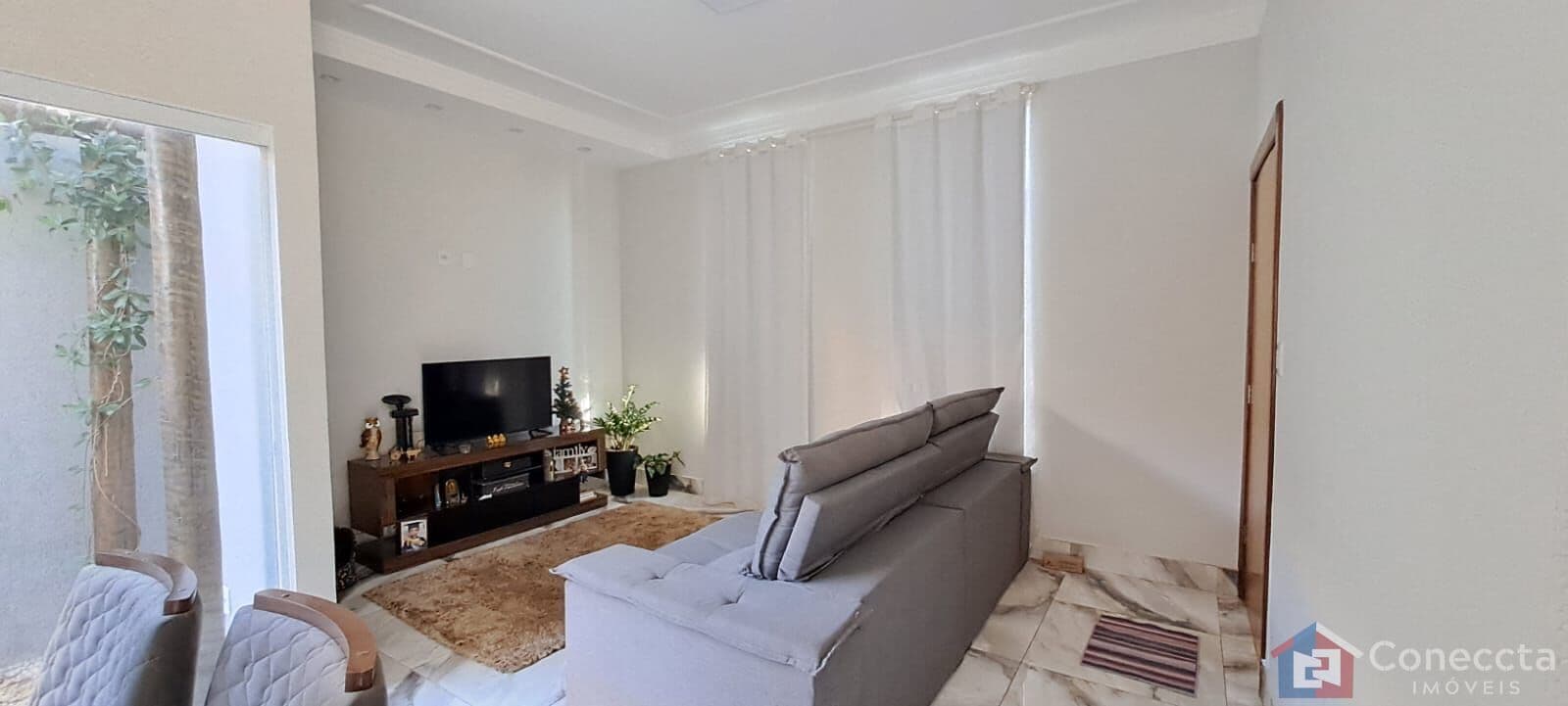 Casa à Venda no Jardim Panorâmico em Patos de Minas – 3 Quartos, Suíte e 2 Garagens