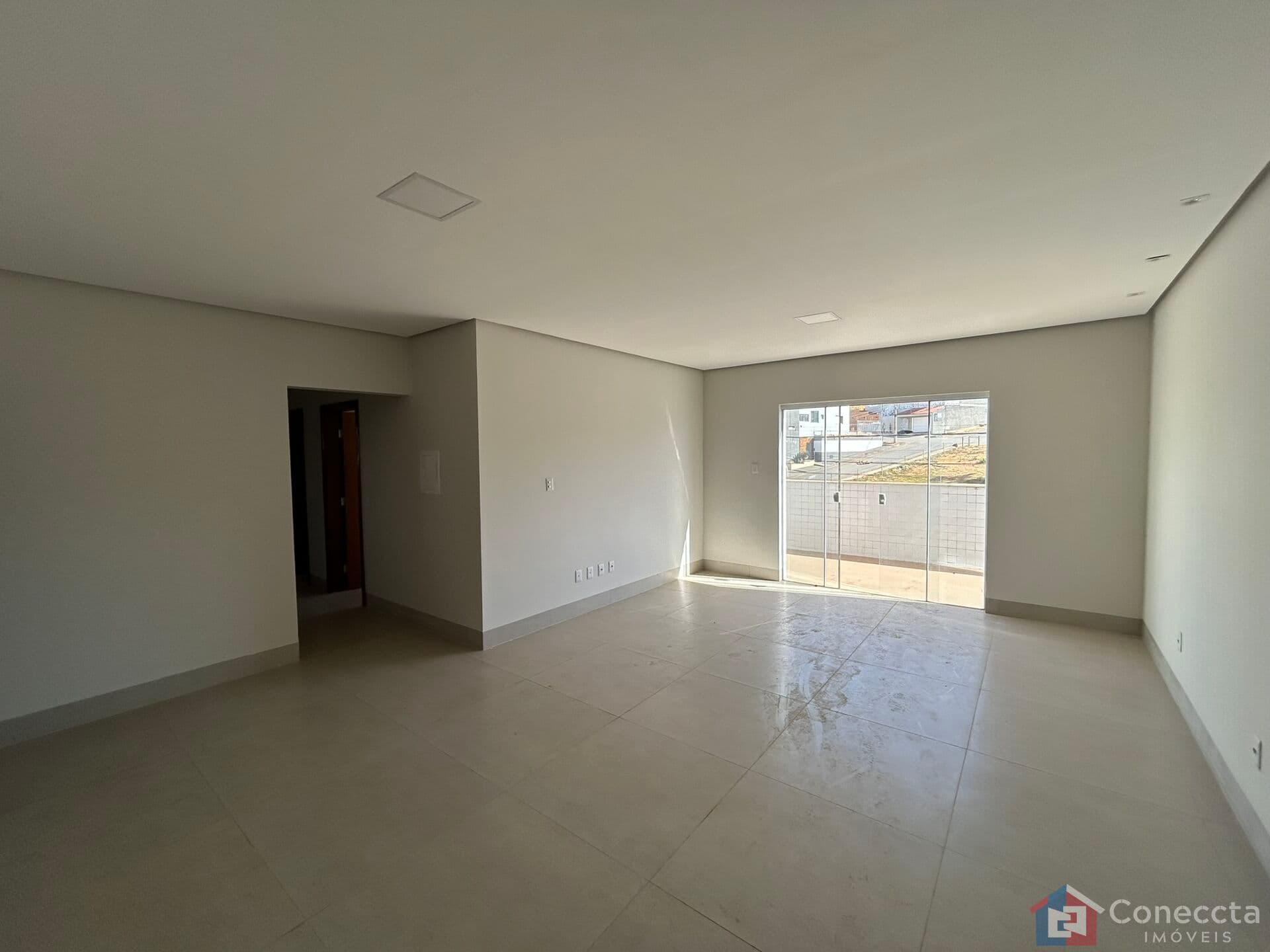 Apartamento à Venda na Av. Padre Almir, Bairro Sobradinho - 3 Dormitórios, Suíte e 140m² de Área Externa