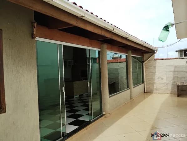 Casa à Venda no Bairro Ipanema em Patos de Minas | 4 Quartos, Energia Solar e Espaço Gourmet