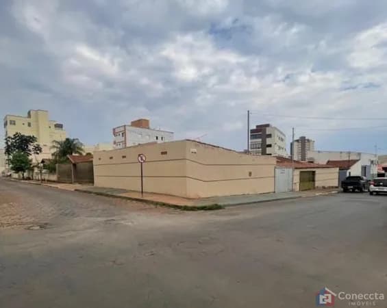 Casa em São Francisco, Patos de Minas/MG