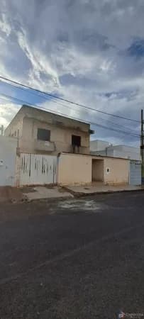 Prédio à Venda com 4 Apartamentos + Meia Água no Bairro Pelluzo – Patos de Minas/MG | Ótima Renda!