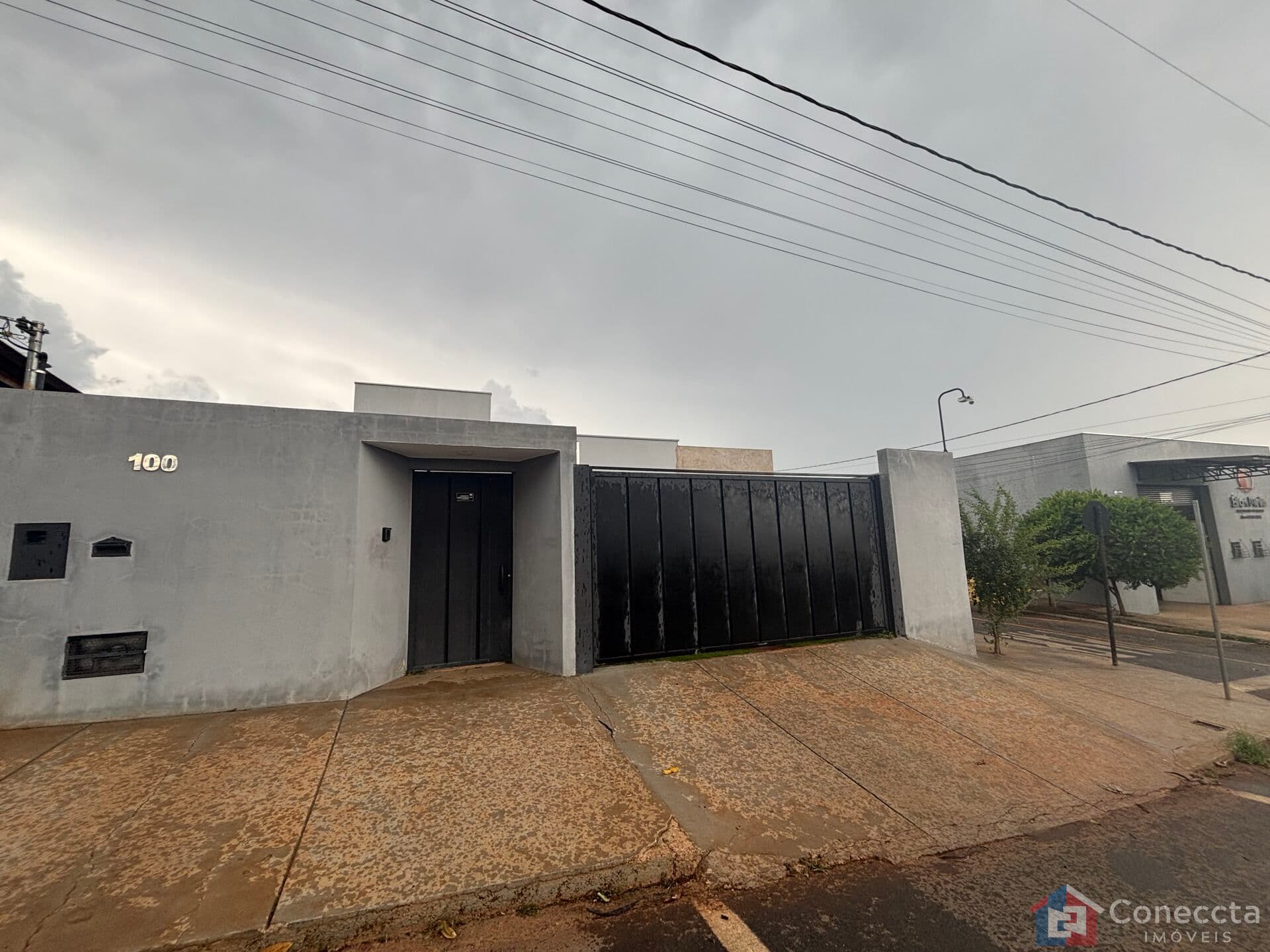 Casa de Esquina à Venda no Nossa senhora de Fátima – Patos de Minas/MG | 3 Quartos (1 Suíte com Closet), 240m² de Terreno | Aceita Permuta