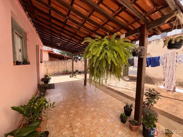 Casa à Venda no Bairro Abner Afonso com 240m² – Patos de Minas