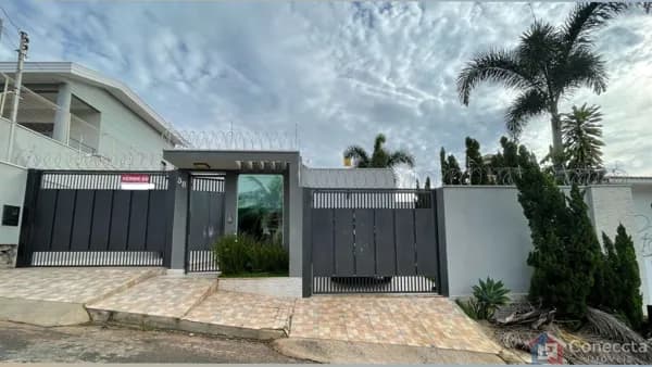 Casa Alto Padrão à Venda no Bairro Valparaíso - Patos de Minas/MG - Conforto e Modernidade