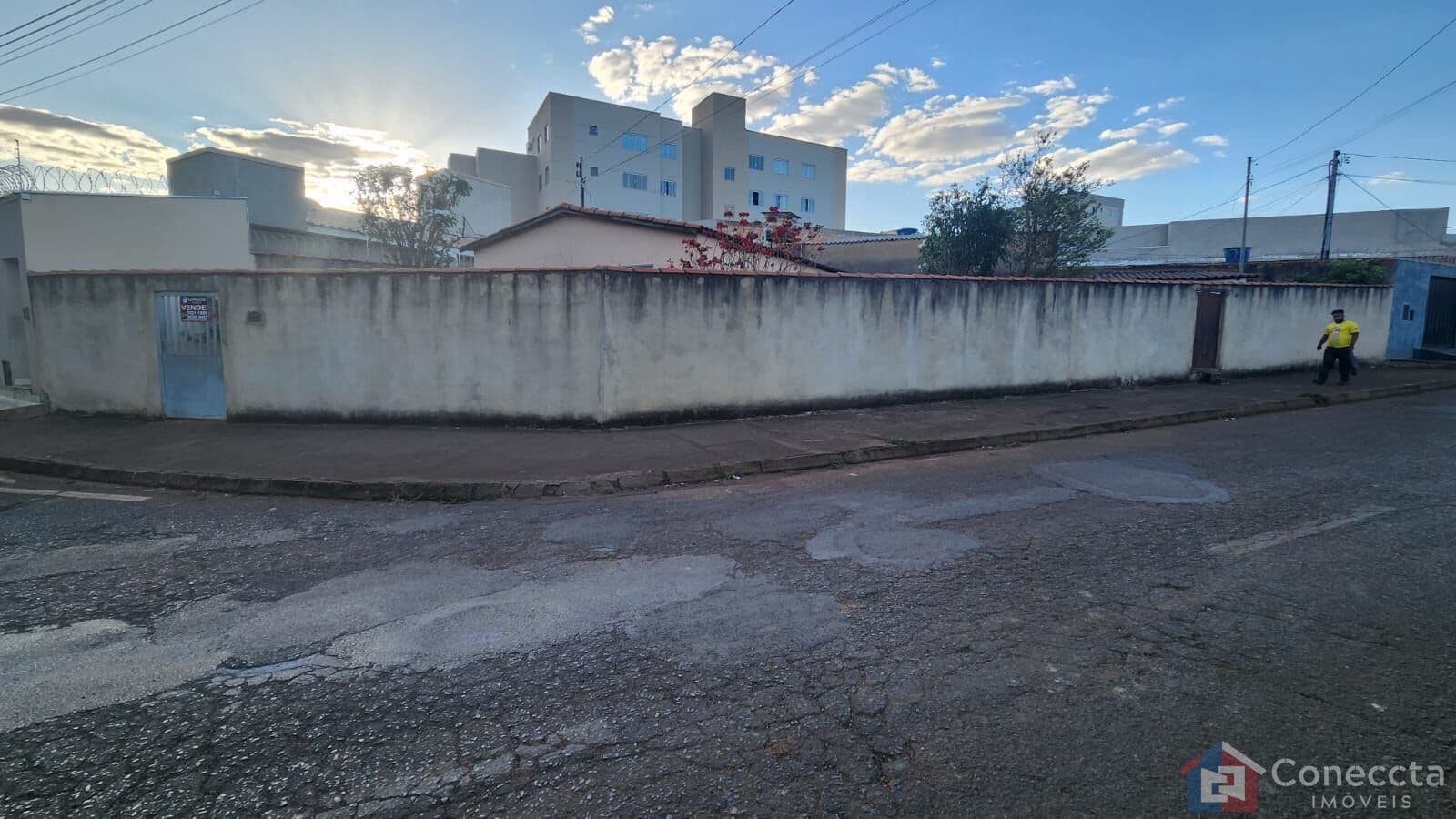 Terreno de Esquina à Venda na Vila Garcia – Patos de Minas | 280m² Murado
