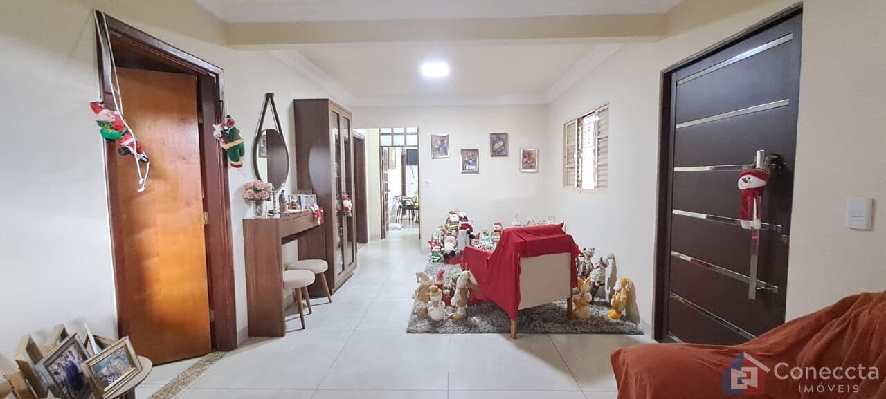 Casa à venda no bairro Jardim Itamarati em Patos de Minas com energia solar e área gourmet