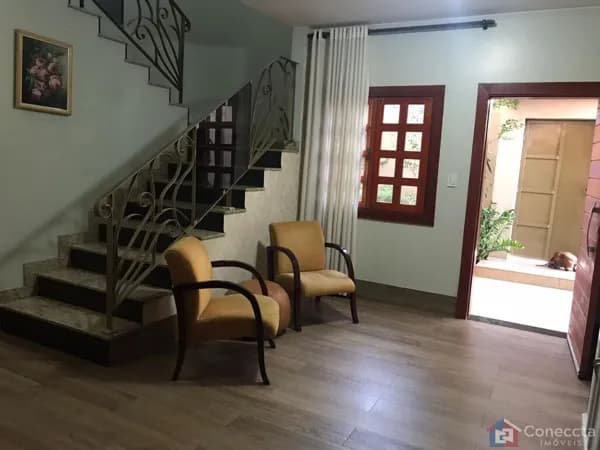 Casa de Alto Padrão no Bairro Sobradinho em Patos de Minas – 4 Quartos, Suíte com Hidromassagem e Garagem para 4 Carros!
