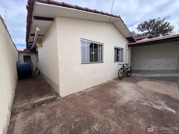 Casa à Venda no Jardim Esperança em Patos de Minas – 2 Quartos e 148m² de Conforto