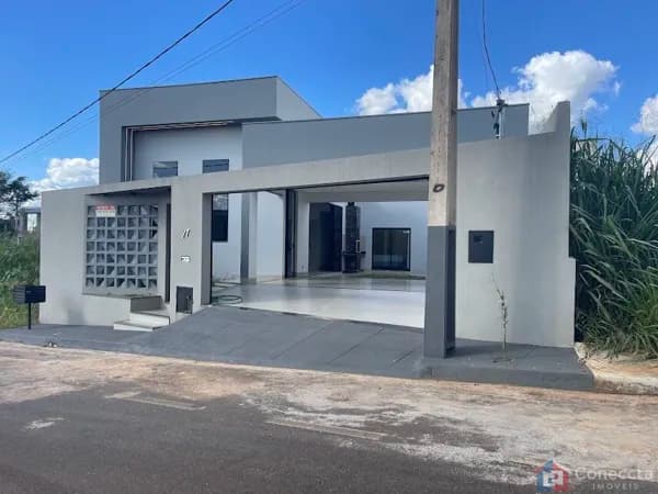 Casa de Alto Padrão à Venda em Patos de Minas – 3 Quartos, 2 Suítes, Vista para Reserva e Automação Completa