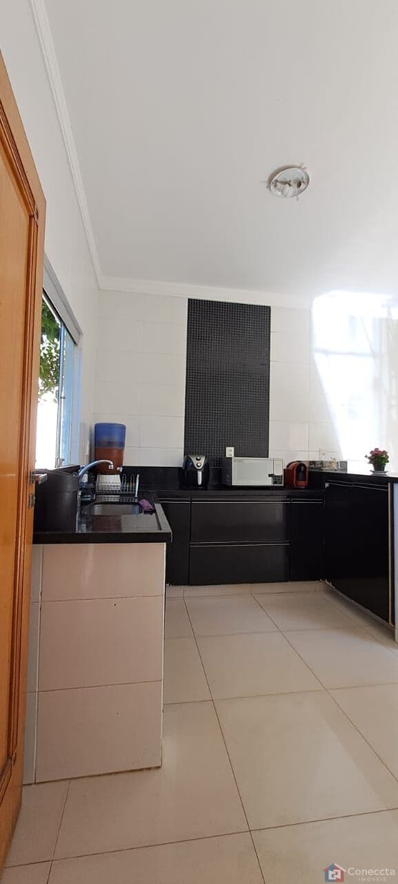 Casa à Venda no Jardim Céu Azul em Patos de Minas – 3 Quartos, Suíte, Área Gourmet e Escritório por R$ 750 mil