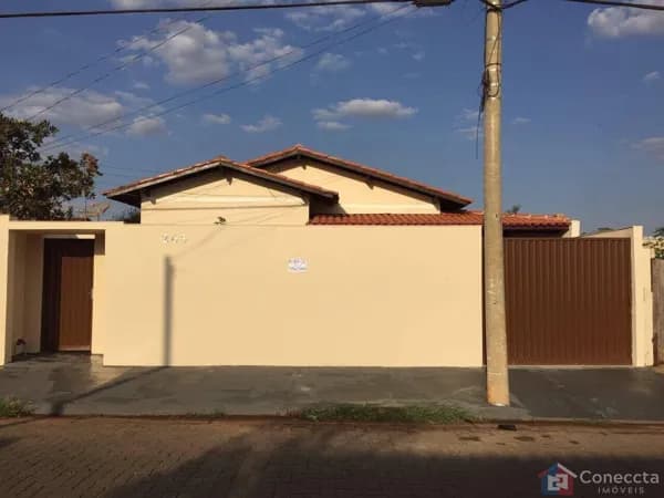 Casa à Venda no Bairro Eldorado em Patos de Minas – 3 Quartos, Quintal Amplo, R$ 355 mil