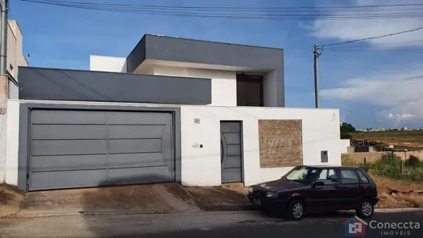 🏠 Casa à Venda no Ipanema II – 3 Quartos (1 Suíte) | 239m² de Conforto em Patos de Minas-MG