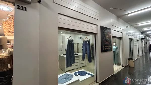 Excelente Sala Comercial na Galeria Ferreira – Centro de Patos de Minas/MG