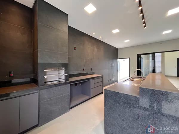 Casa de Alto Padrão à Venda no Jardim Panorâmico – Patos de Minas | 3 Quartos, Área Gourmet e Energia Solar