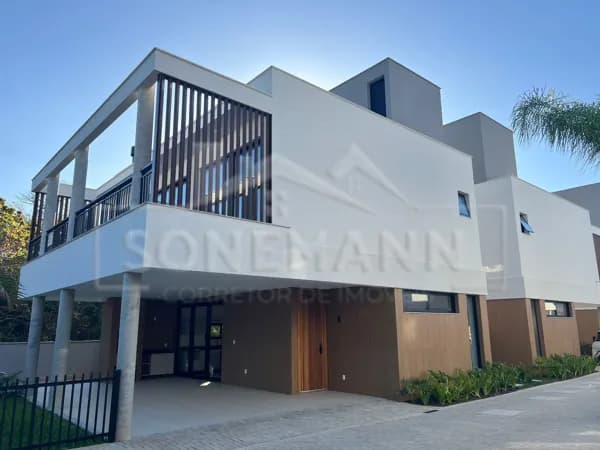 Casa de Condomínio em Florianópolis - Cacupé