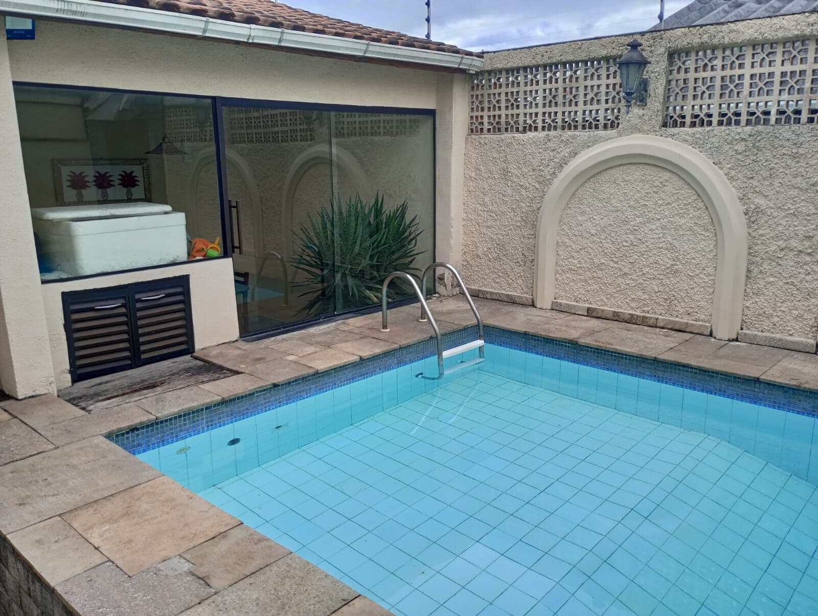 Sobrado em Guarujá - Jardim Helena Maria