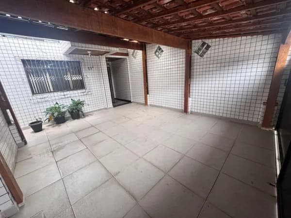 Sobrado em Guarujá - Jardim Santa Maria