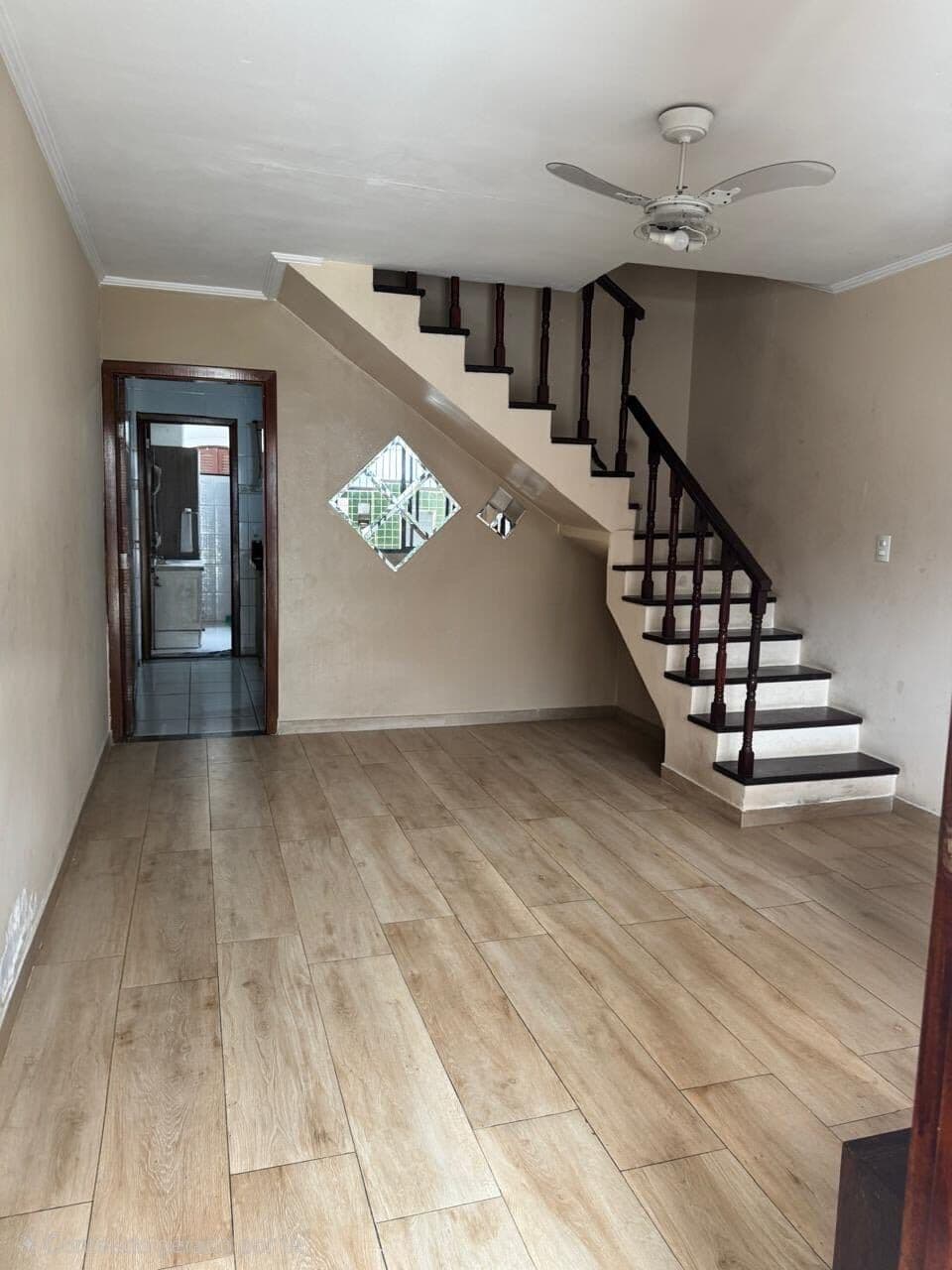 Sobrado em Guarujá - Vila Santa Rosa