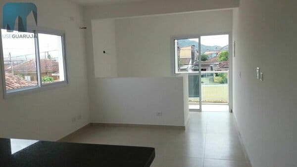 Casa Sobreposta para Venda e Aluguel em Vila Santa Rosa Guarujá-SP