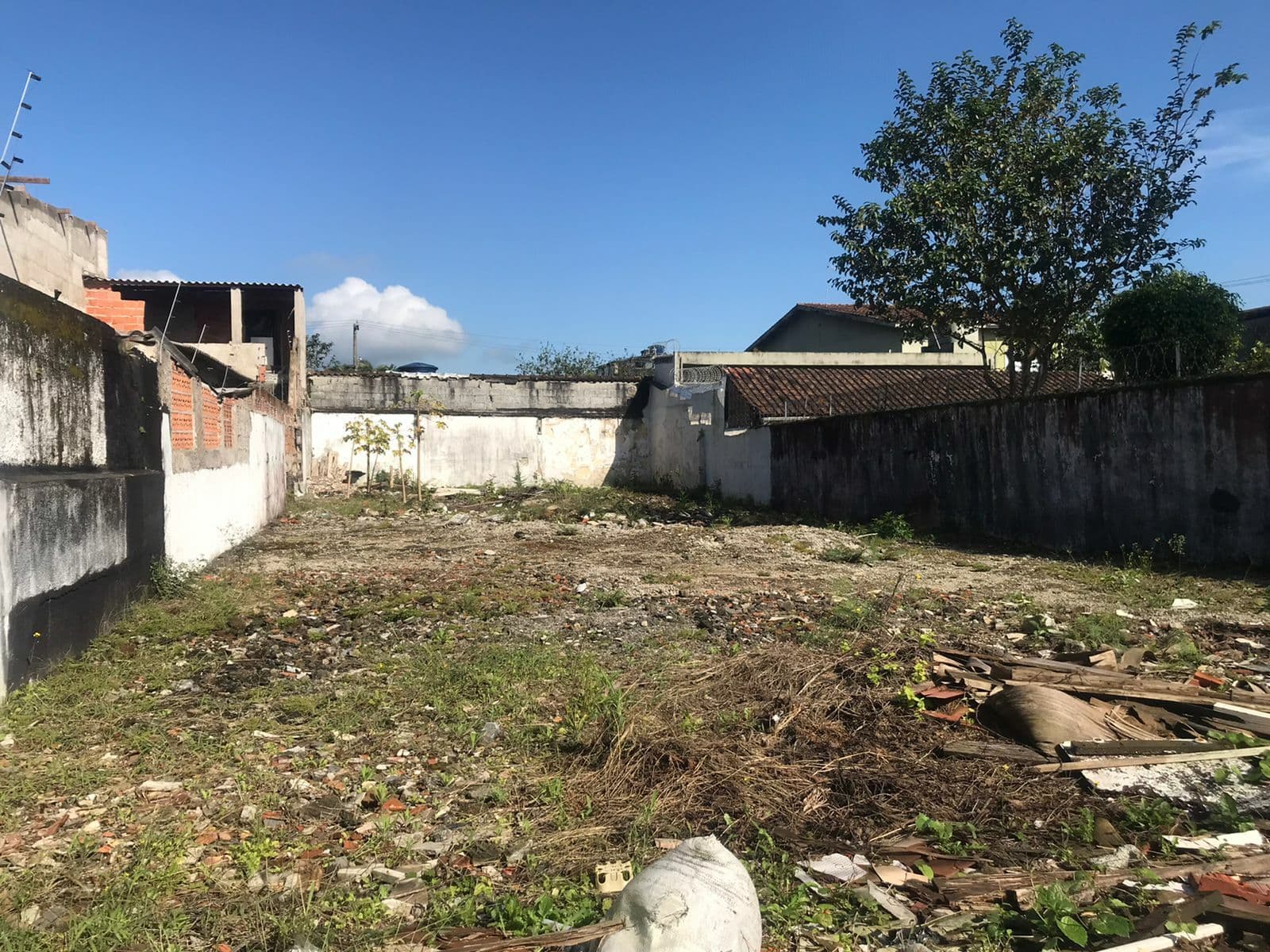 Lote/Terreno em Guarujá - Vila Santo Antônio