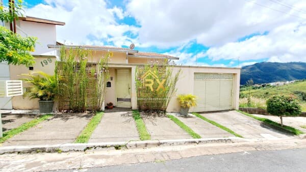 🏡 Casa à venda no Parque San Carlos – Poços de Caldas (Região Oeste)