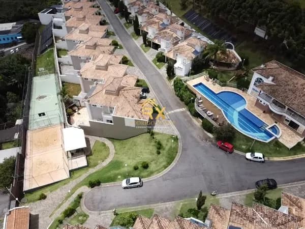 🏡 Casa de Alto Padrão no Condomínio Araucária – Região Oeste de Poços de Caldas