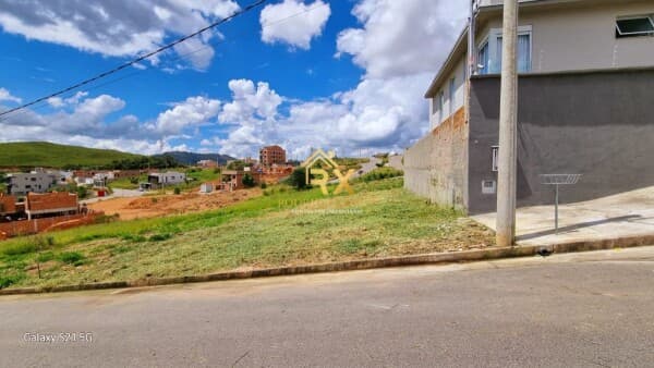 Terreno plano no Jardim Florença com 13m de frente