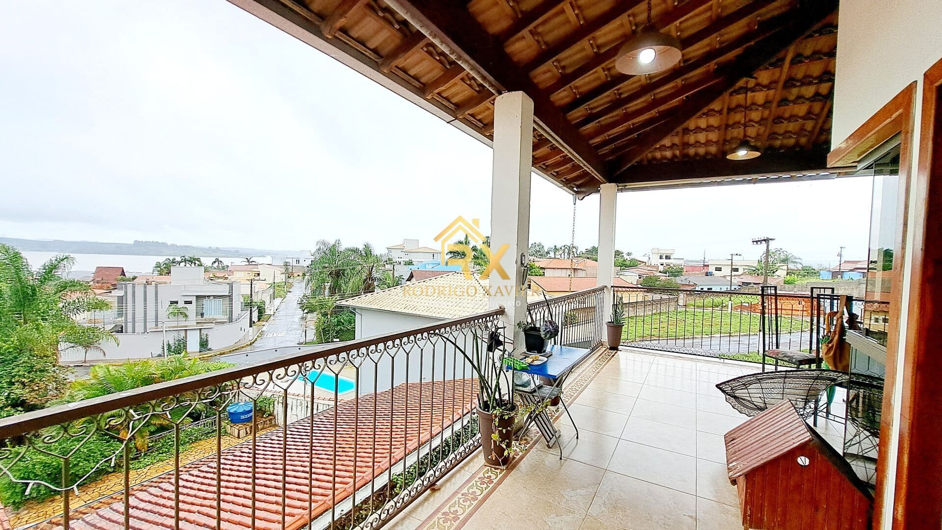 Casa Padrão em Fama com vista para o Lago