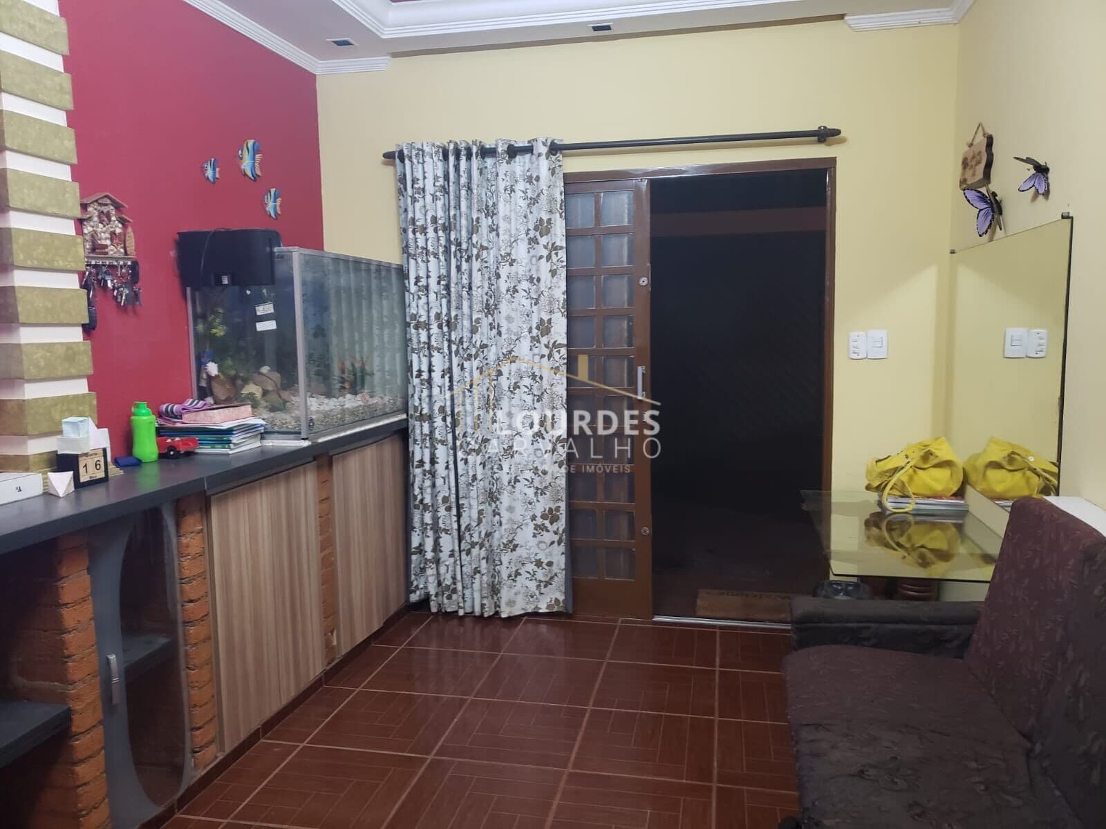 Casa padrão á venda - 3 dormitórios - Bairro Presidente Dutra