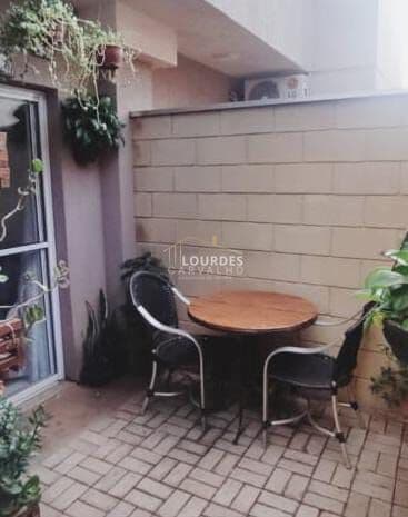 Apartamento Térreo com Charmosa Varanda - 02 Dormitórios
