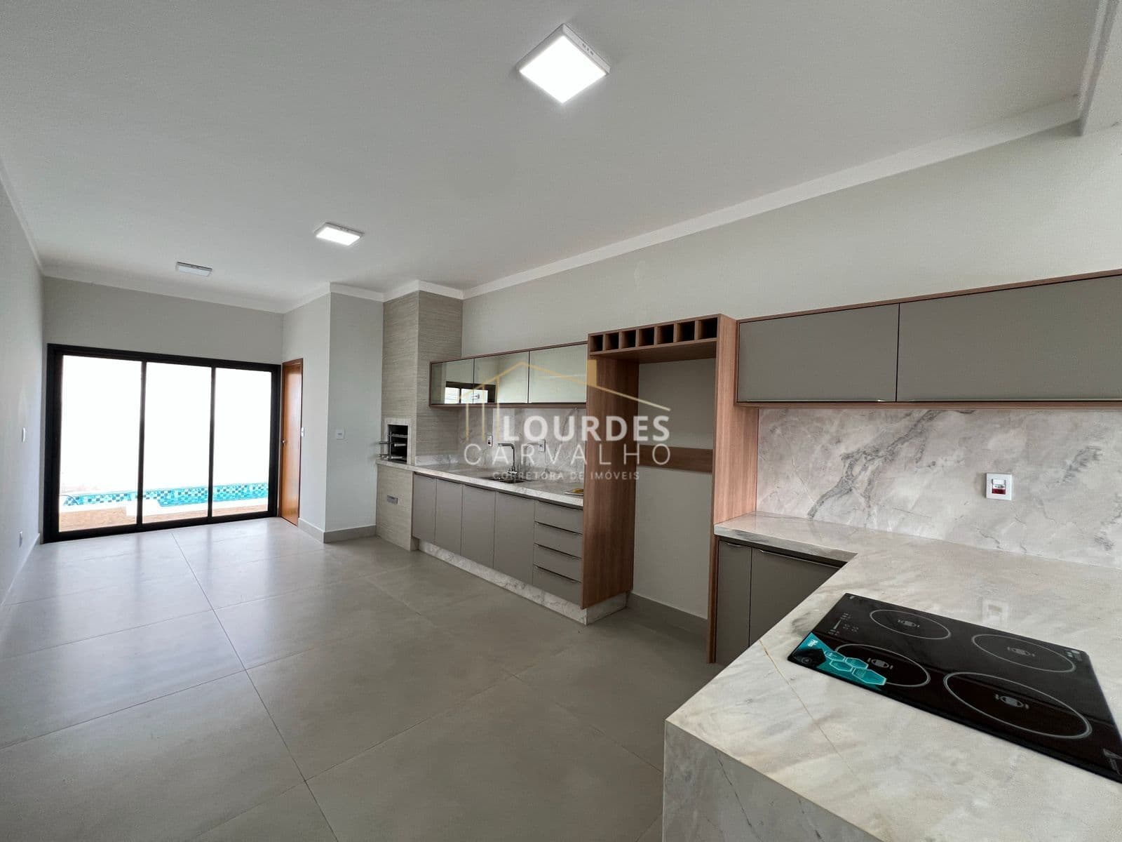 Casa 03 Suítes Cozinha Gourmet e Piscina com Hidro