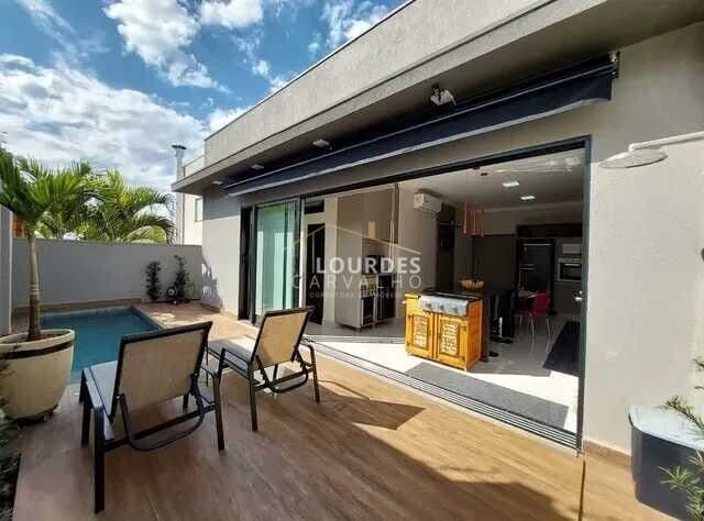 Casa térrea em Condomínio á venda - 3 suítes - San Marco