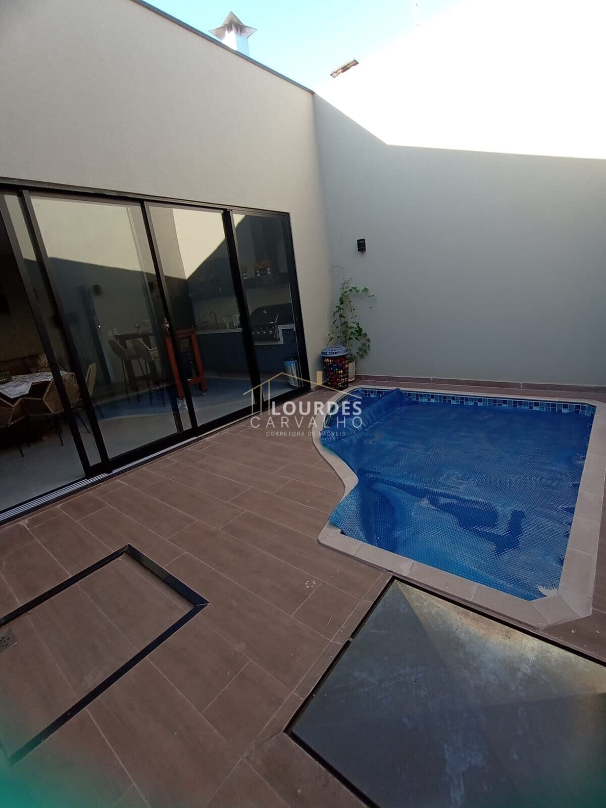 Casa Padrão á venda - 3 dormitórios - Bairro Parque Industrial Lagoinha