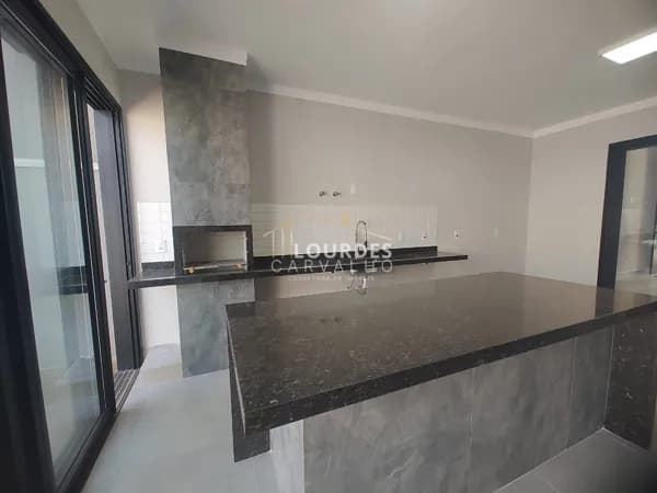 Casa Térrea, 03 Suítes- Cozinha Gourmet e Piscina