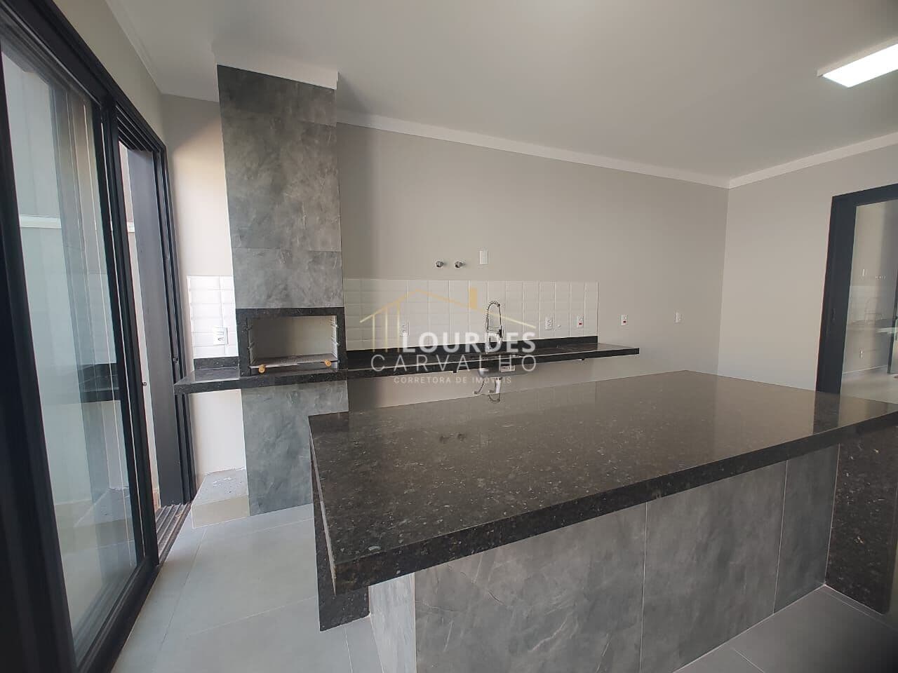Casa Térrea, 03 Suítes- Cozinha Gourmet e Piscina