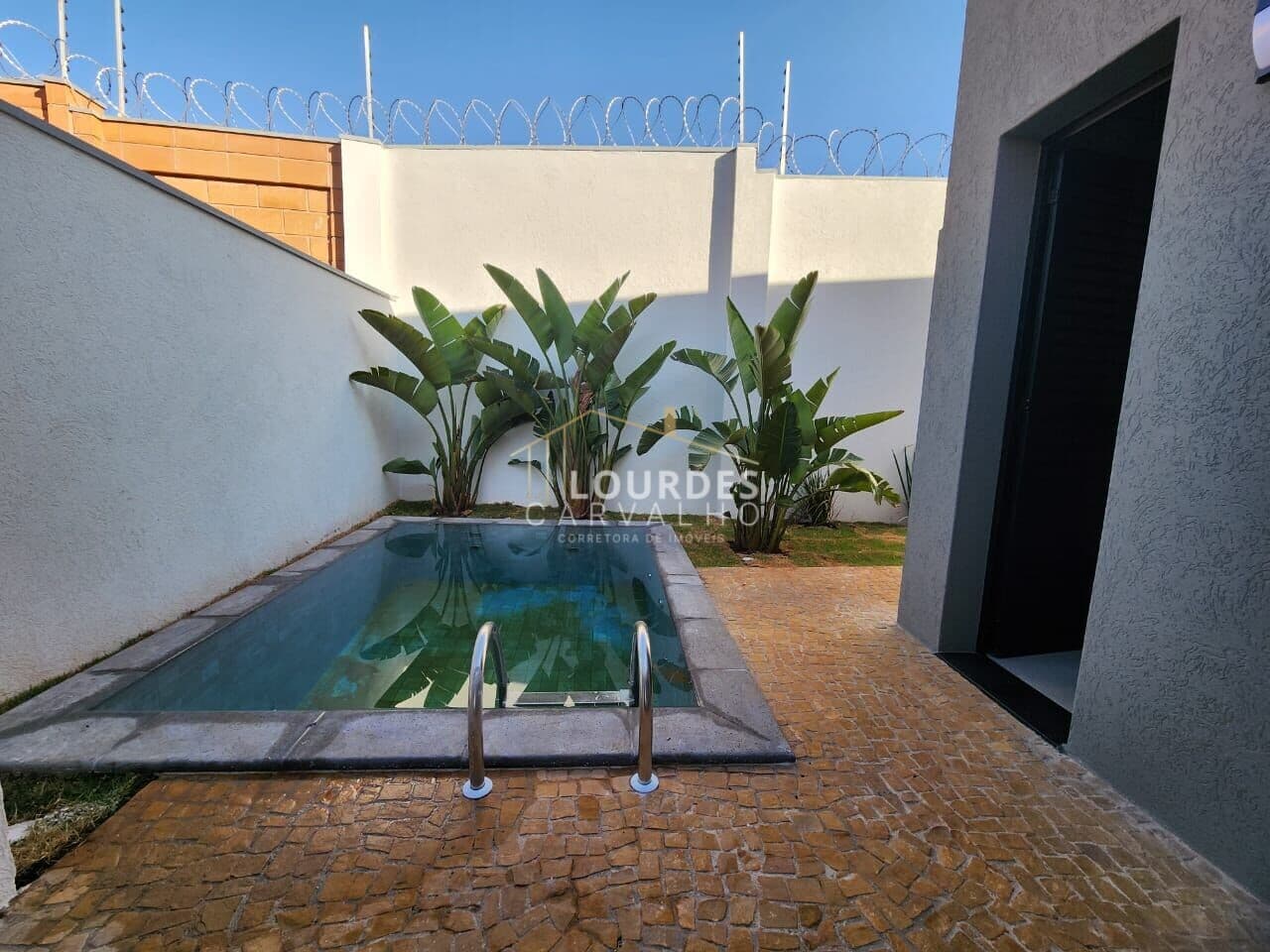 Casa em Condomínio á venda - 3 suítes - Jardim Valência
