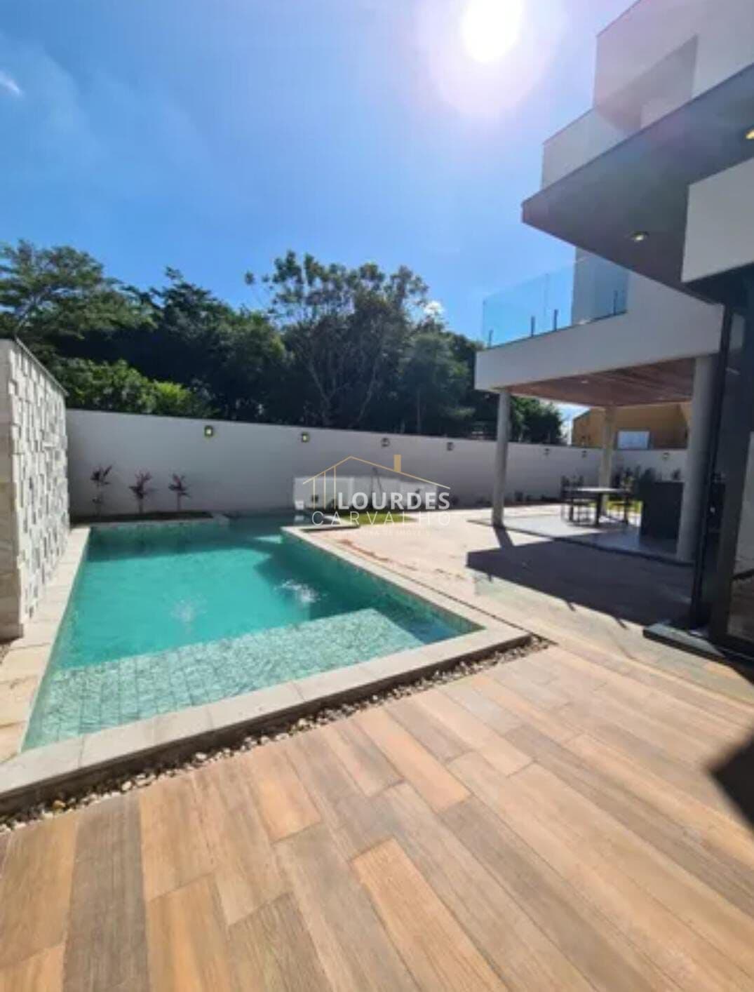 Sobrado 03 Dormitórios/ Suíte Master - Piscina Aquecida com Hidro