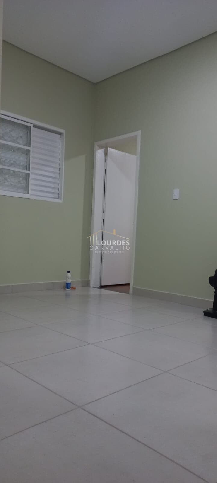 Casa 03 Dormitórios - Quintal Enorme