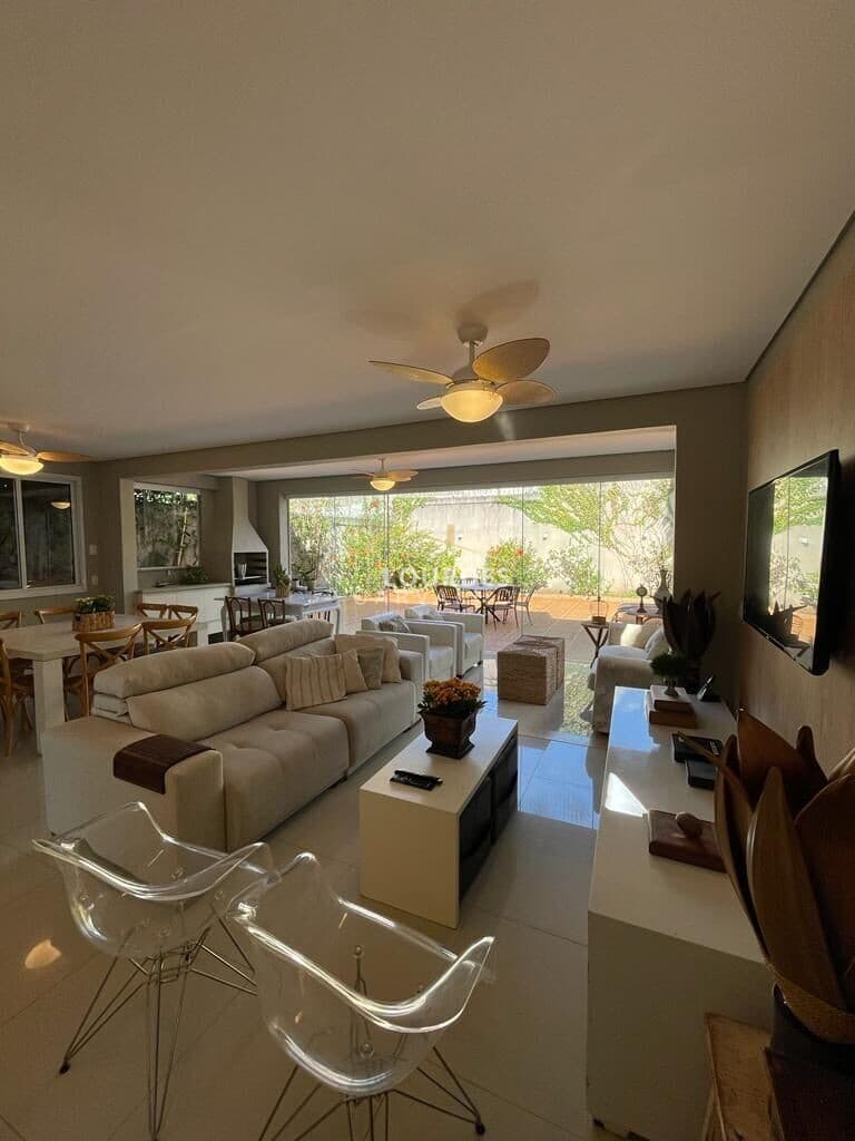 Casa em Condomínio á venda - 3 suítes - Bairro Vila do Golfe