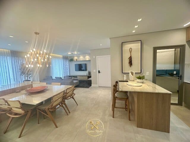 Apartamento com 04 quartos no centro de Balneário Camboriú/SC