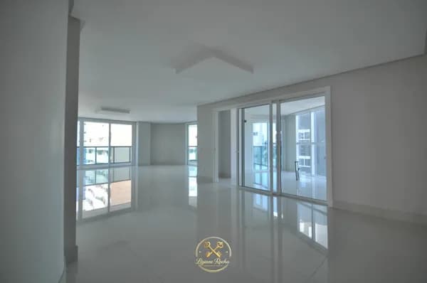 Residencial de luxo no centro de Criciuma com 04 Suites sendo 01 apartamento por andar